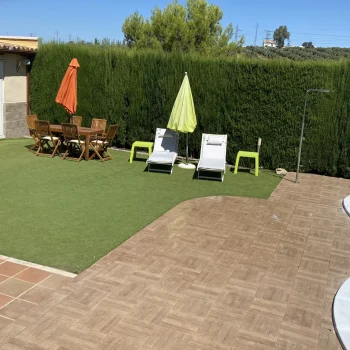 villa privada con piscina en linares
